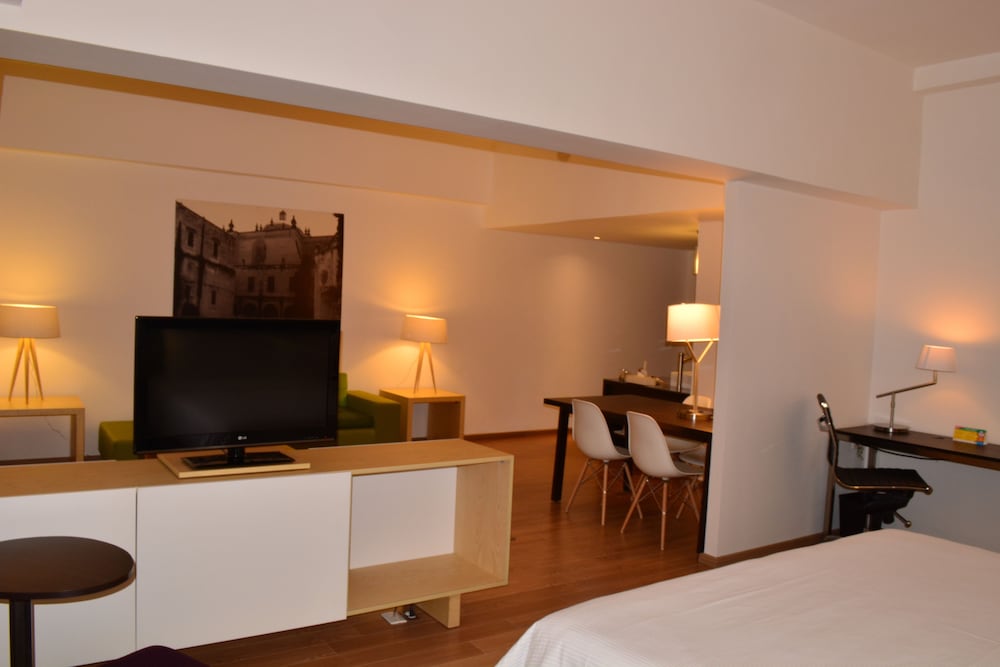 Фото Fiesta Inn Tlalnepantla