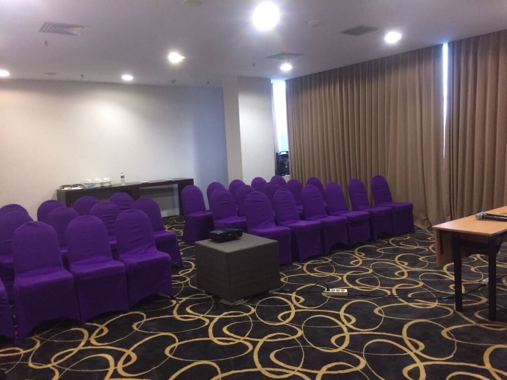 Фото Quest Hotel Darmo - Surabaya by Aston