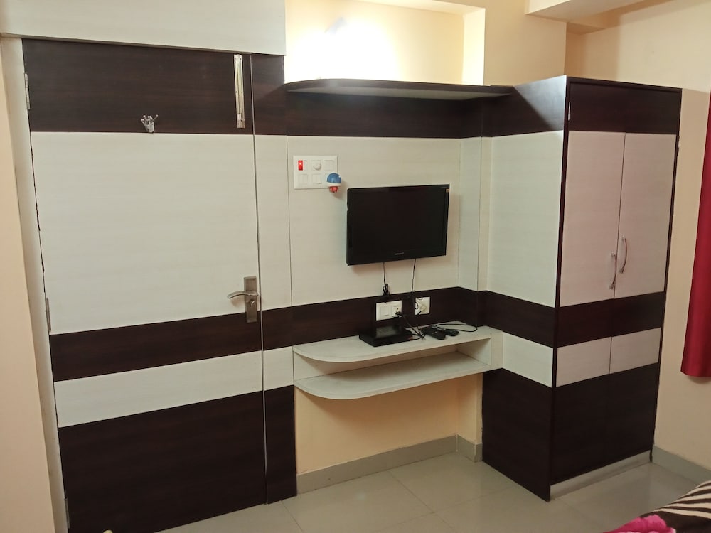 Фото Hotel Viraat Inn