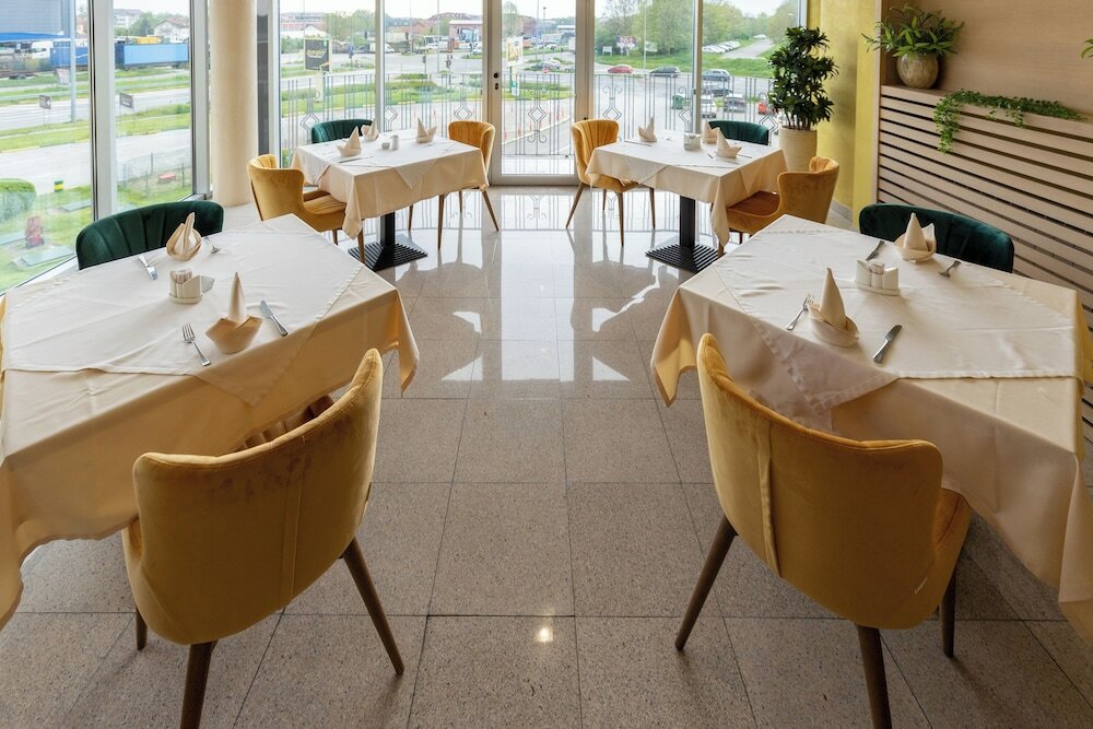 Фото Euro Garni Hotel