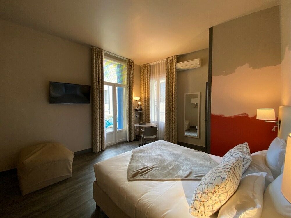 Фото Majestic Hotel