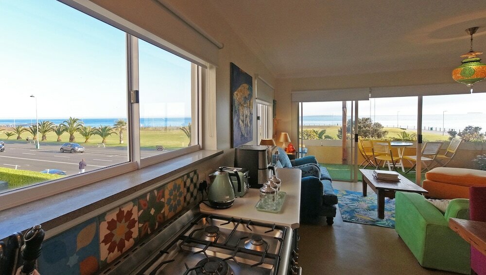 Фото Dolphin Inn Guesthouse