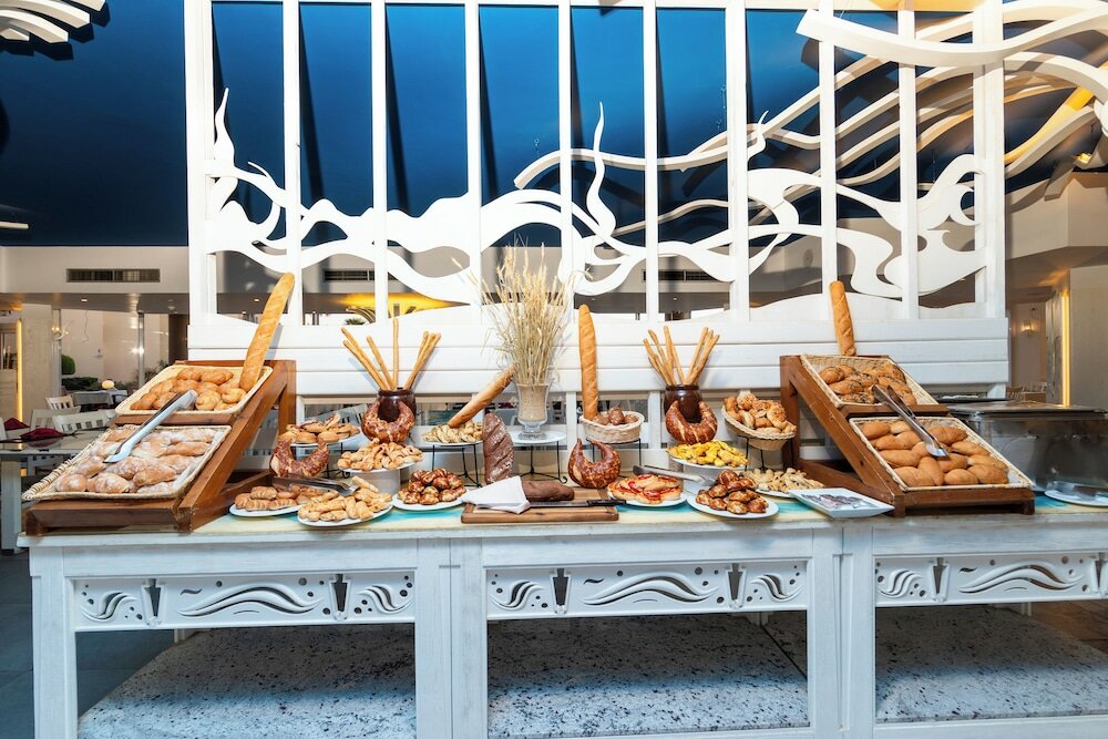 Фото Flamenco Beach and Resort