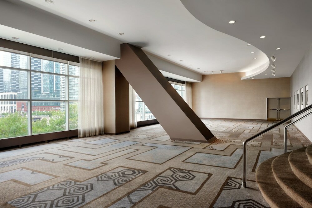 Фото Toronto Marriott City Centre Hotel