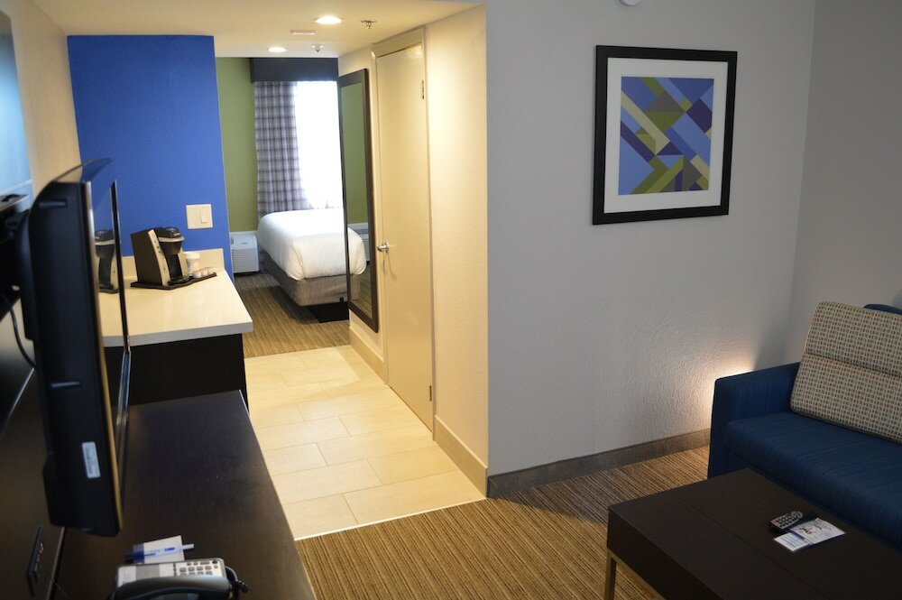 Фото Holiday Inn Express & Suites Miami - Hialeah, an Ihg Hotel