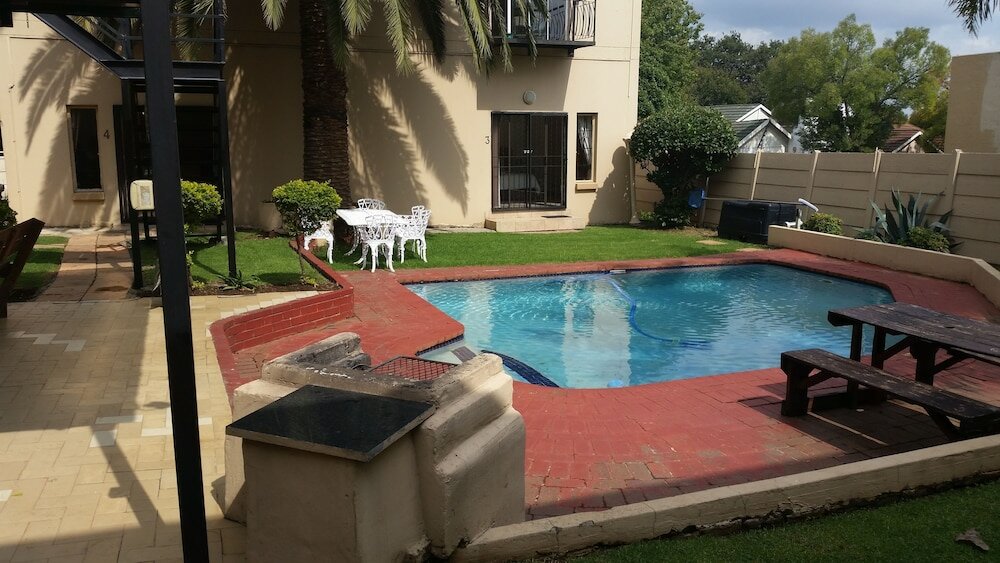 Фото Louhallas Bed & Breakfast