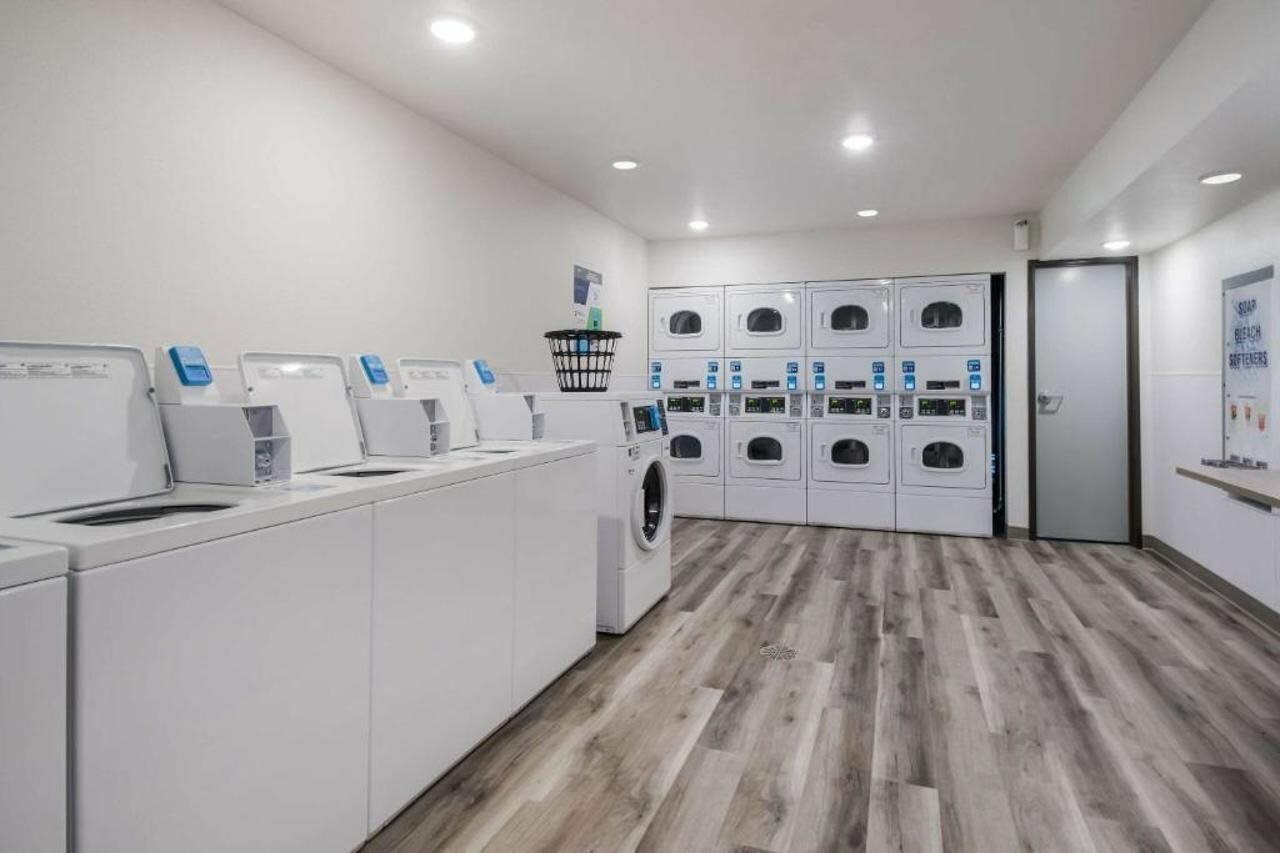 Фото WoodSpring Suites Portland Vancouver