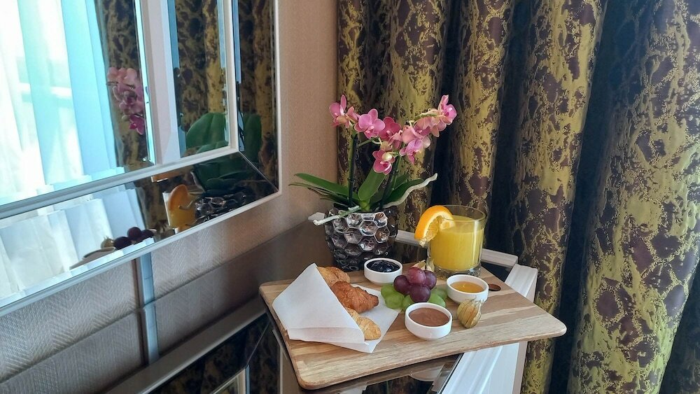 Фото Astoria Grand Hotel