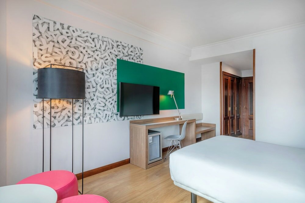 Фото Hotel Santiago Plaza Affiliated by Meliá