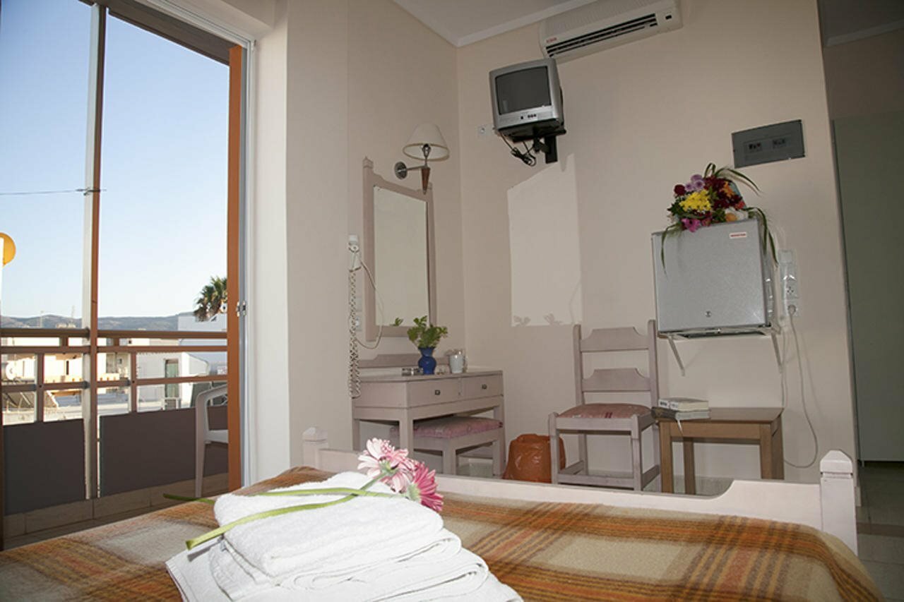 Фото Theonia Hotel