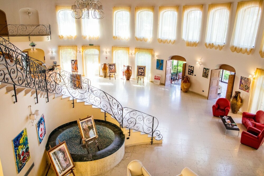 Фото отеля 2