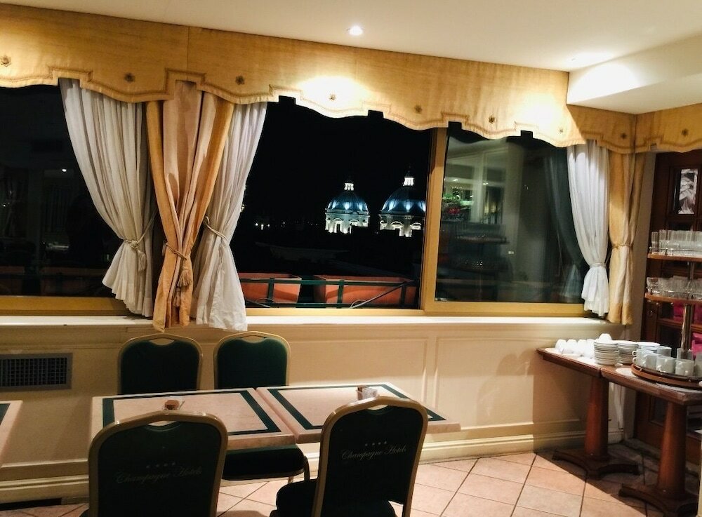 Фото Champagne Palace Hotel