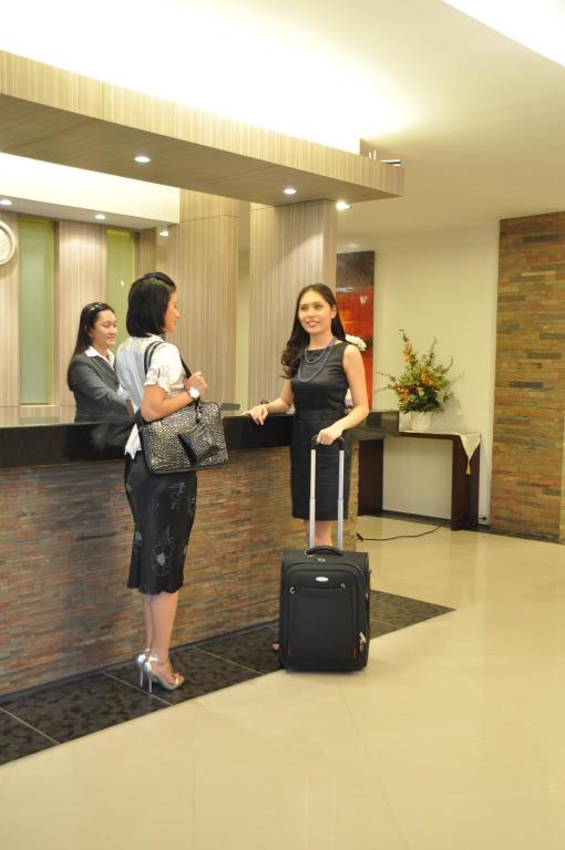 Фото Magallanes Square Hotel