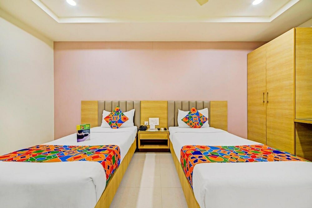 Фото Veeraj Suites