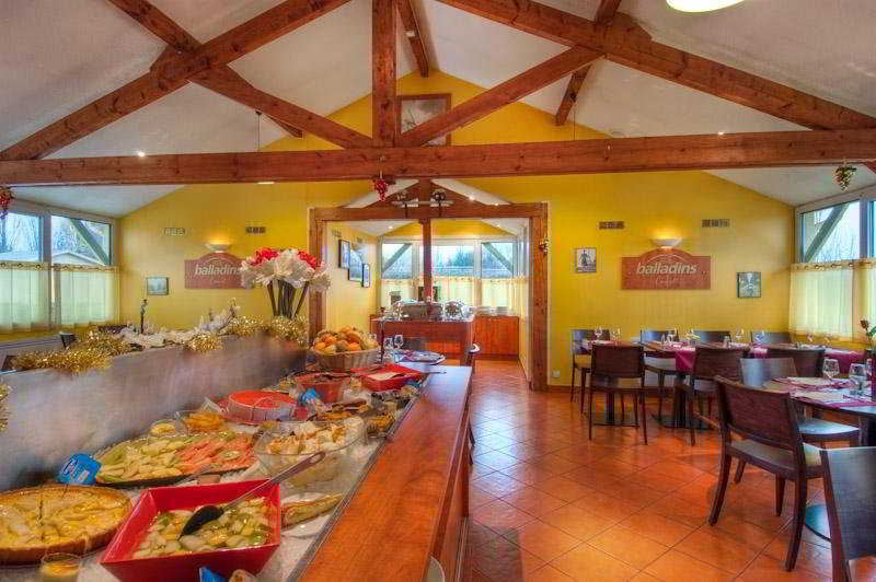 Фото Sky Hotel Goussainville