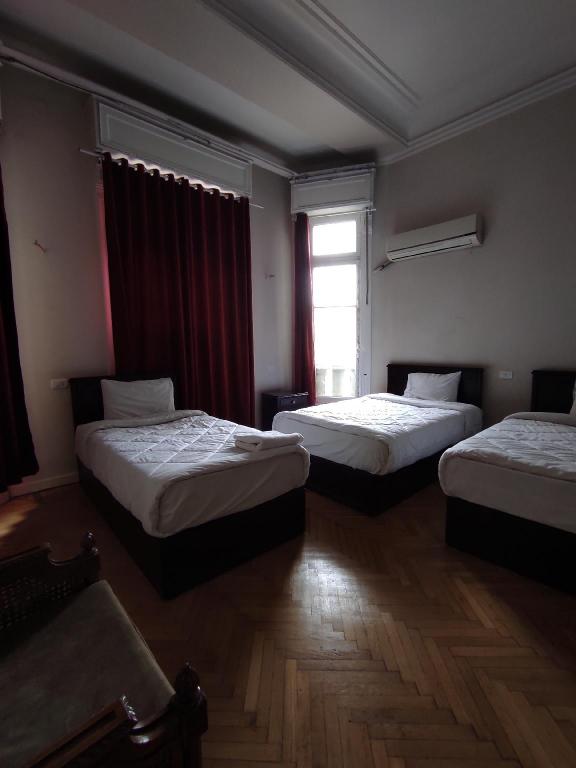 Фото Travelers House Hostel