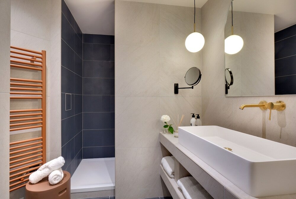 Фото Artemisia Montmartre