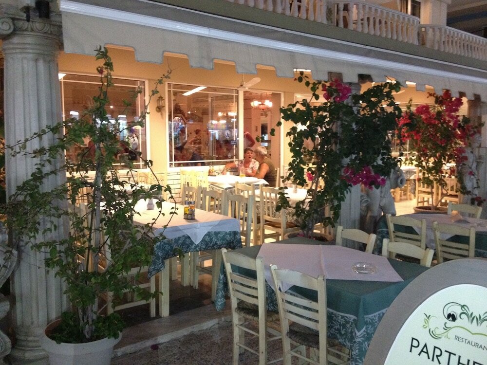 Фото Parthenon Art Hotel