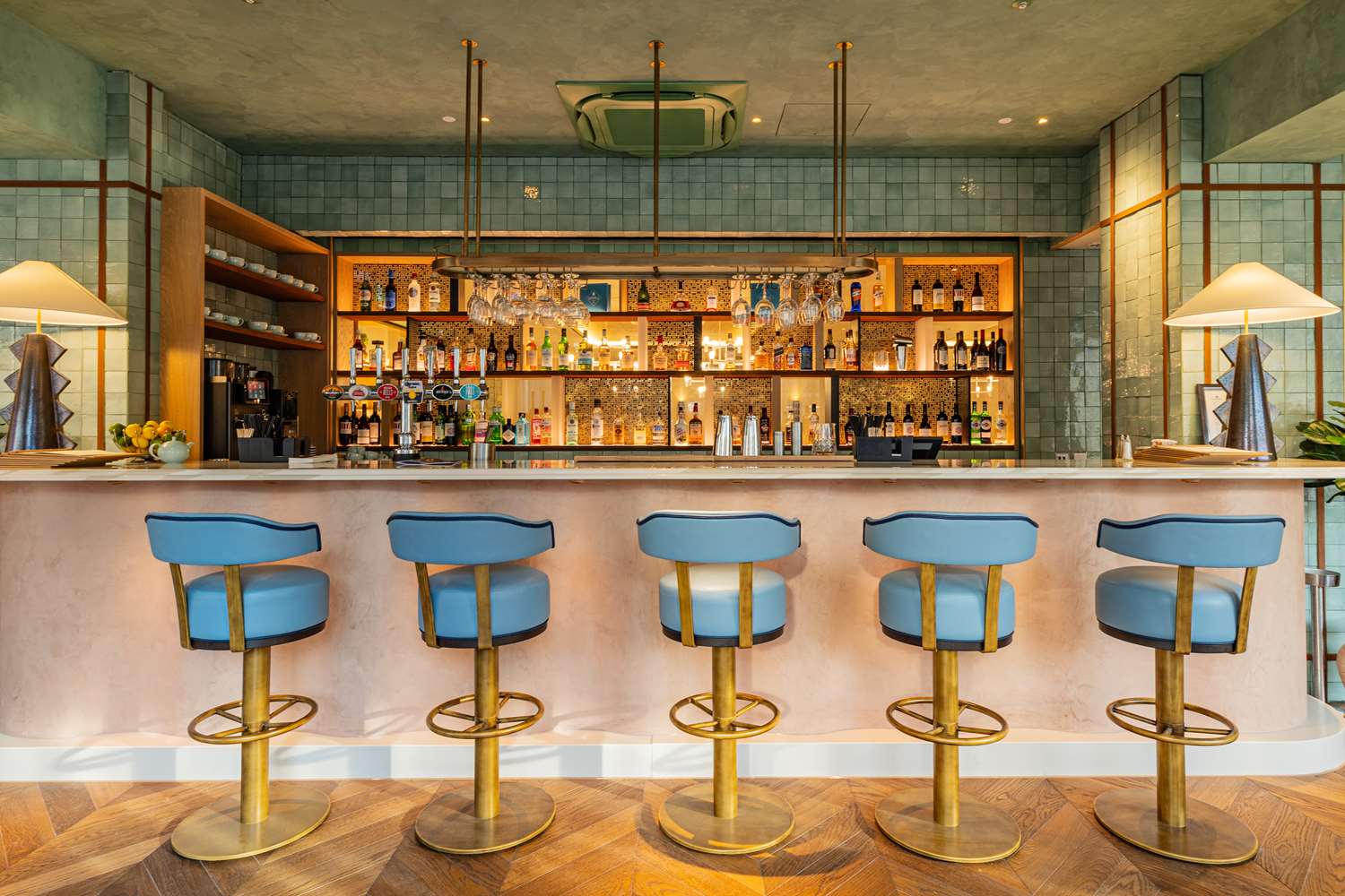 Фото DoubleTree by Hilton London - Victoria