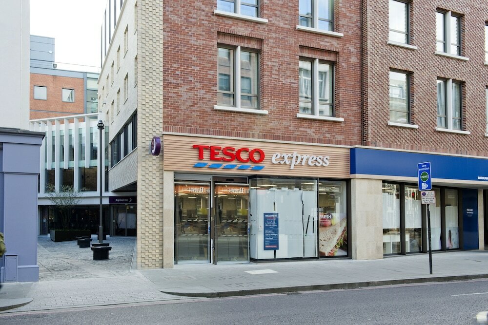 Фото Premier Inn Southwark Borough High St