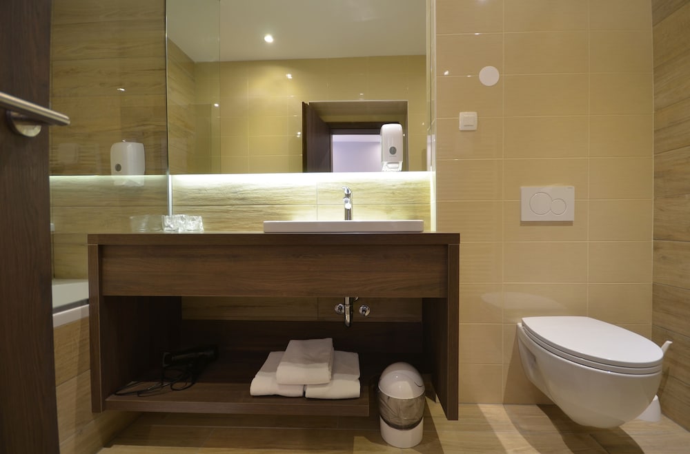 Фото Emonec Hotel