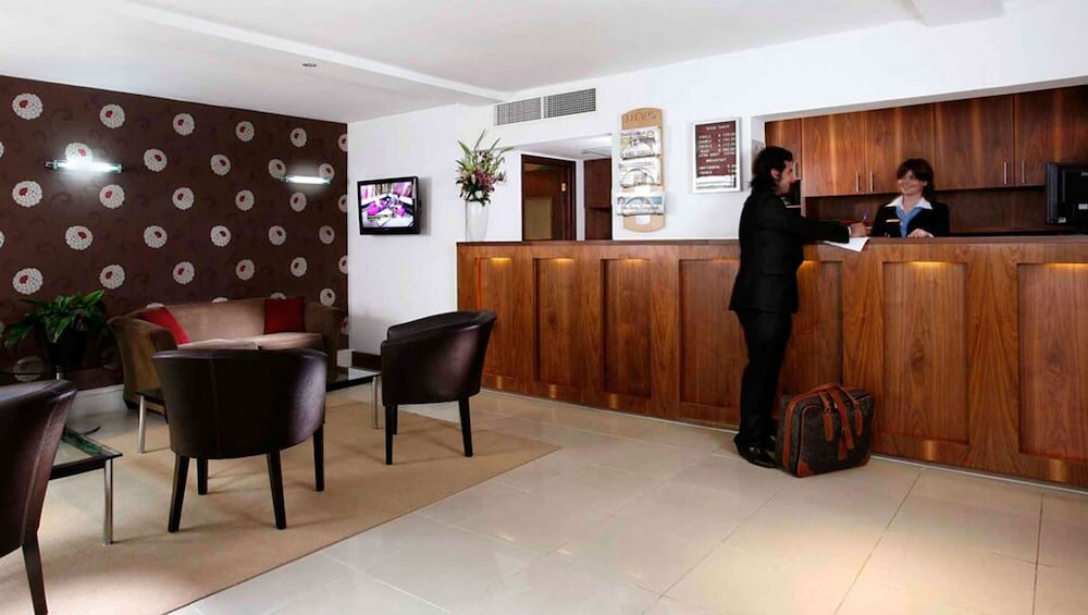 Фото Kensington Court Hotel