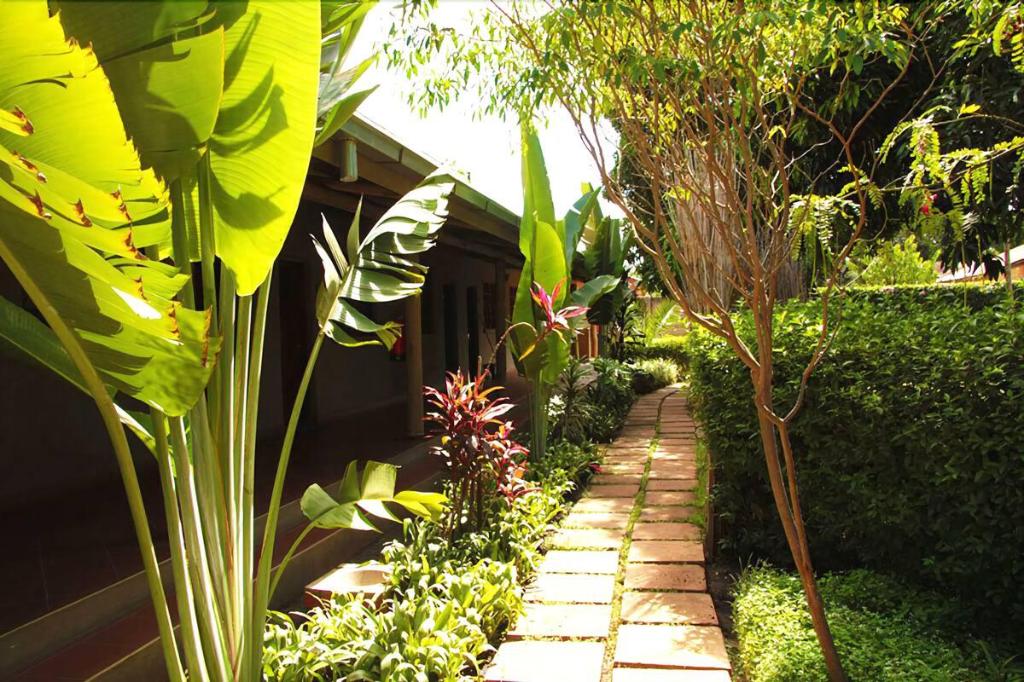 Фото отеля 2