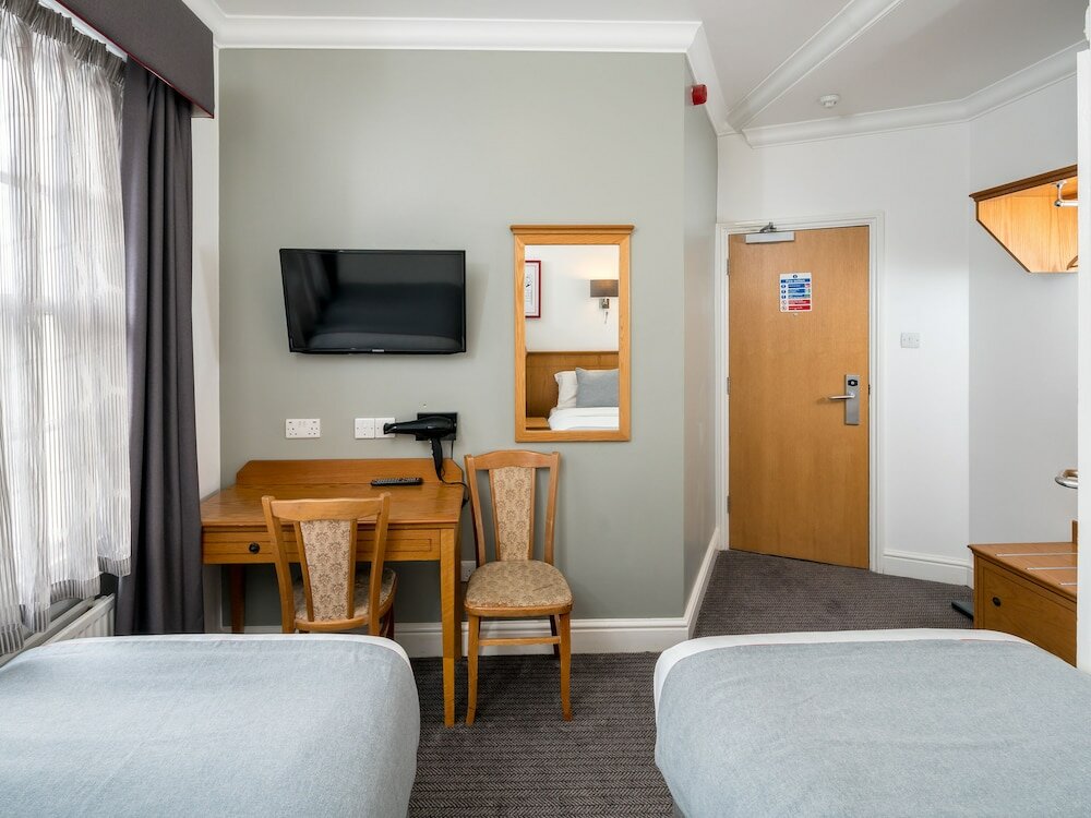 Фото Oyo Townhouse New England Victoria