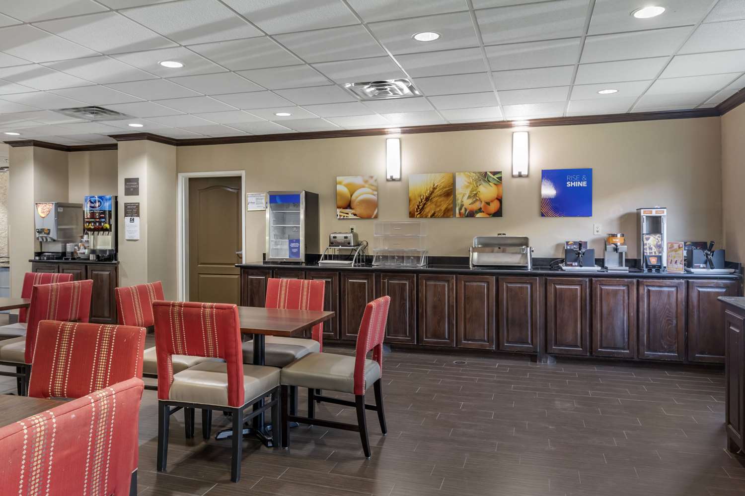 Фото Comfort Suites Plano - Dallas North