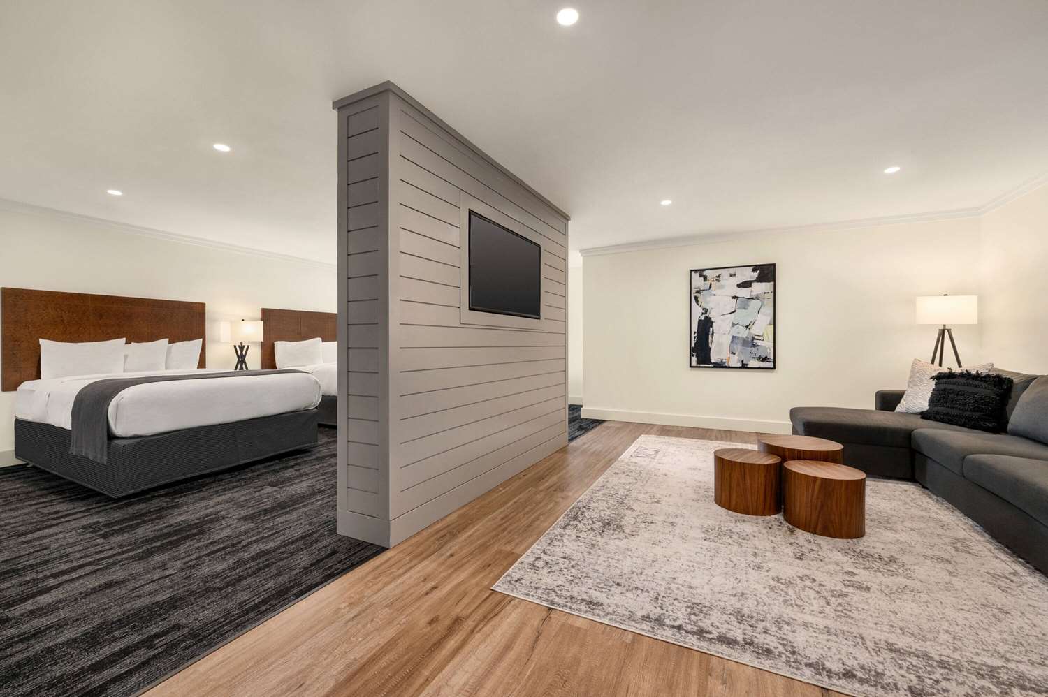 Фото Ramada by Wyndham Cornwall