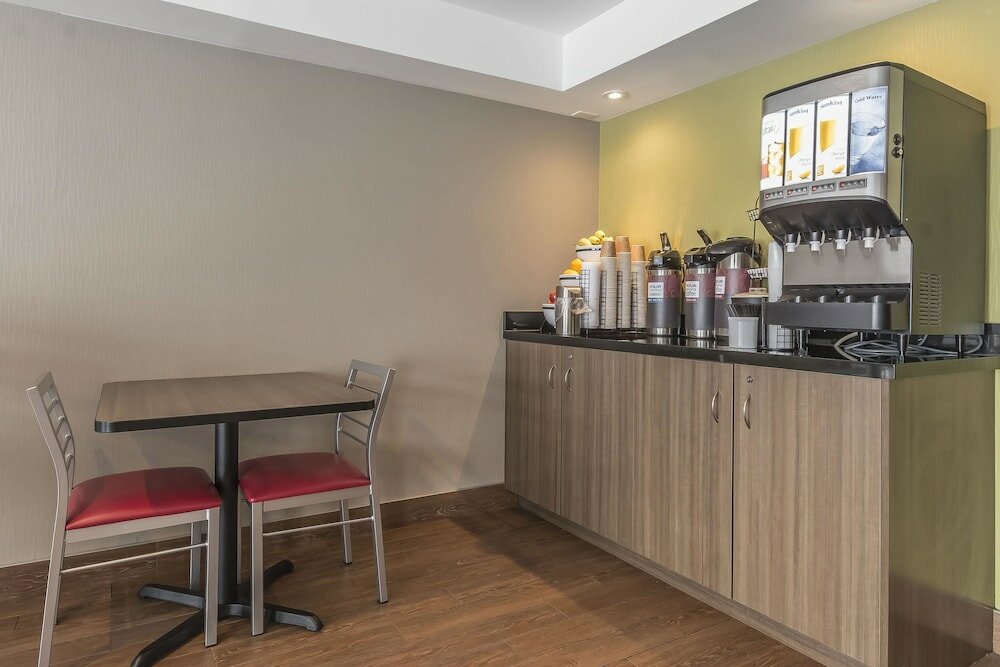 Фото Comfort Inn Belleville