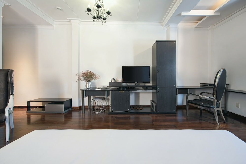 Фото A&em - The Petit Hotel