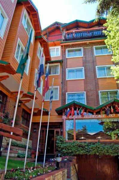 Фото Ruca Cheli Village Ski Hotel