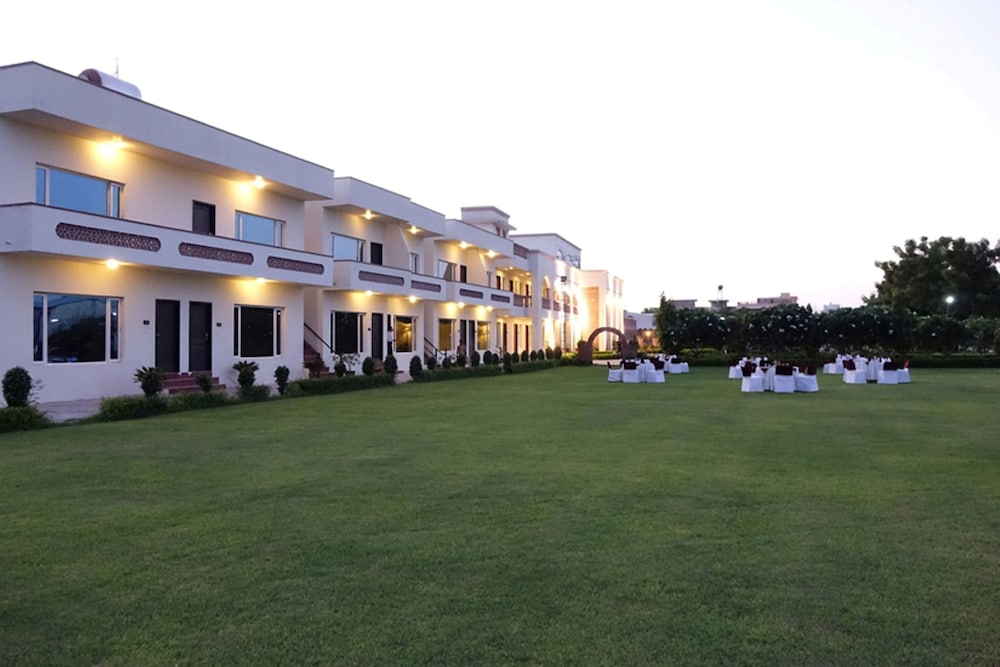 Фото отеля 2