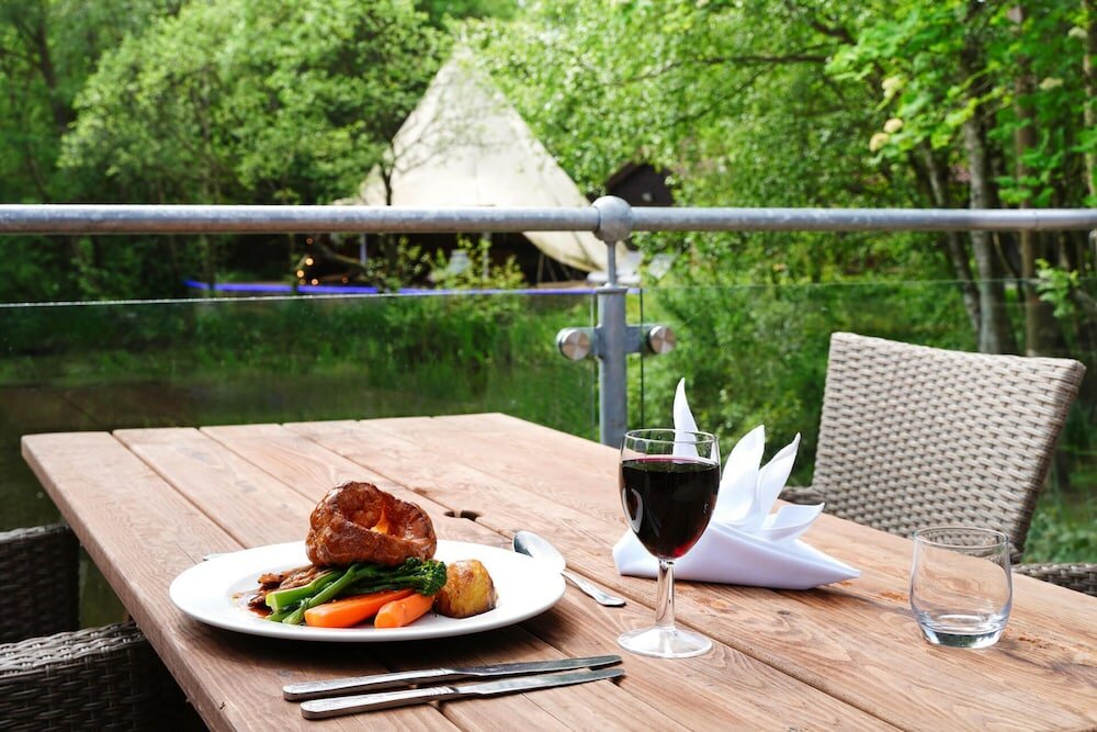 Фото Chevin Country Park Hotel & SPA