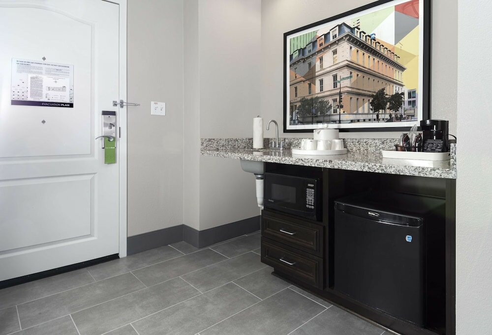 Фото Hampton Inn & Suites Raleigh Downtown