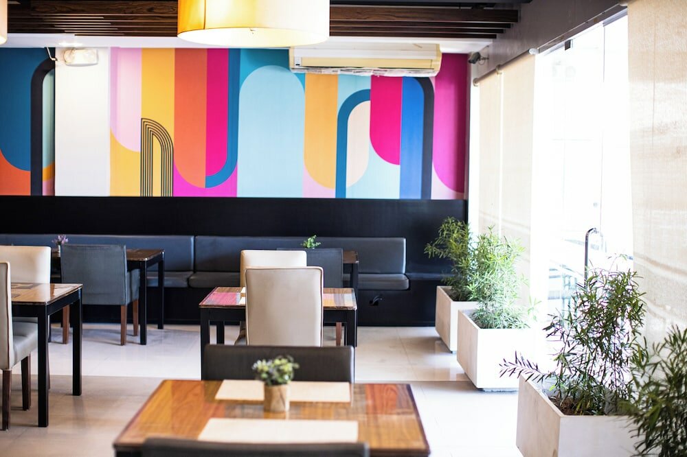 Фото Empire Suites Hotel