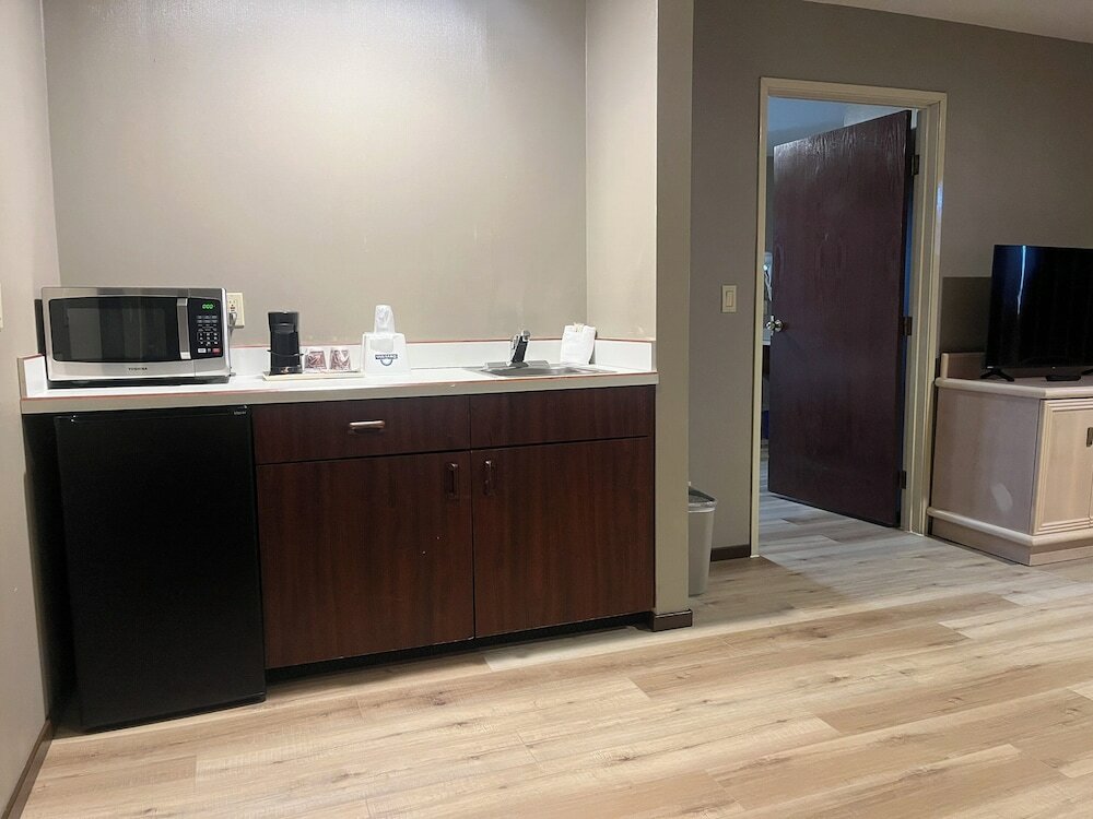 Фото Days Inn by Wyndham Seatac Airport