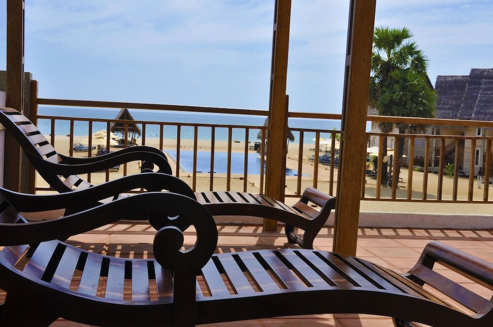 Фото Maalu Maalu Resort & SPA Pasikuda