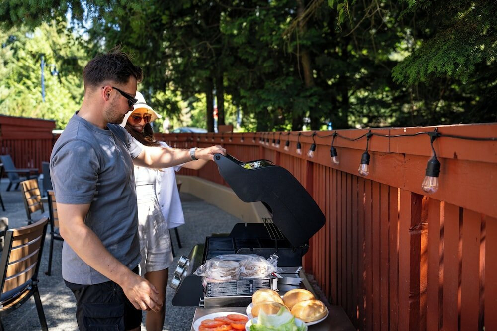 Фото Whistler Village Inn And Suites