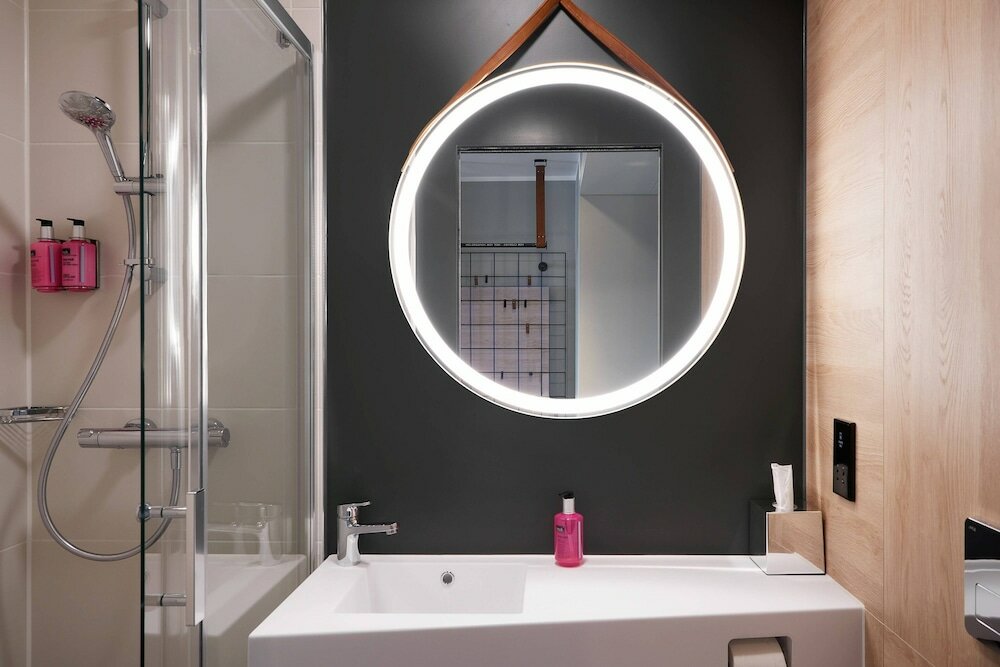 Фото Moxy Edinburgh Fountainbridge