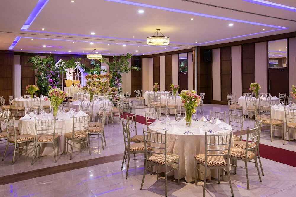 Фото Golden Prince Hotel and Suites