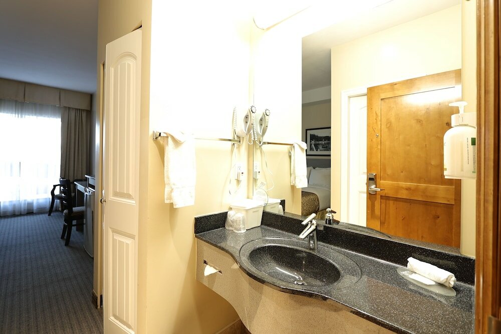 Фото Days Inn by Wyndham Surrey