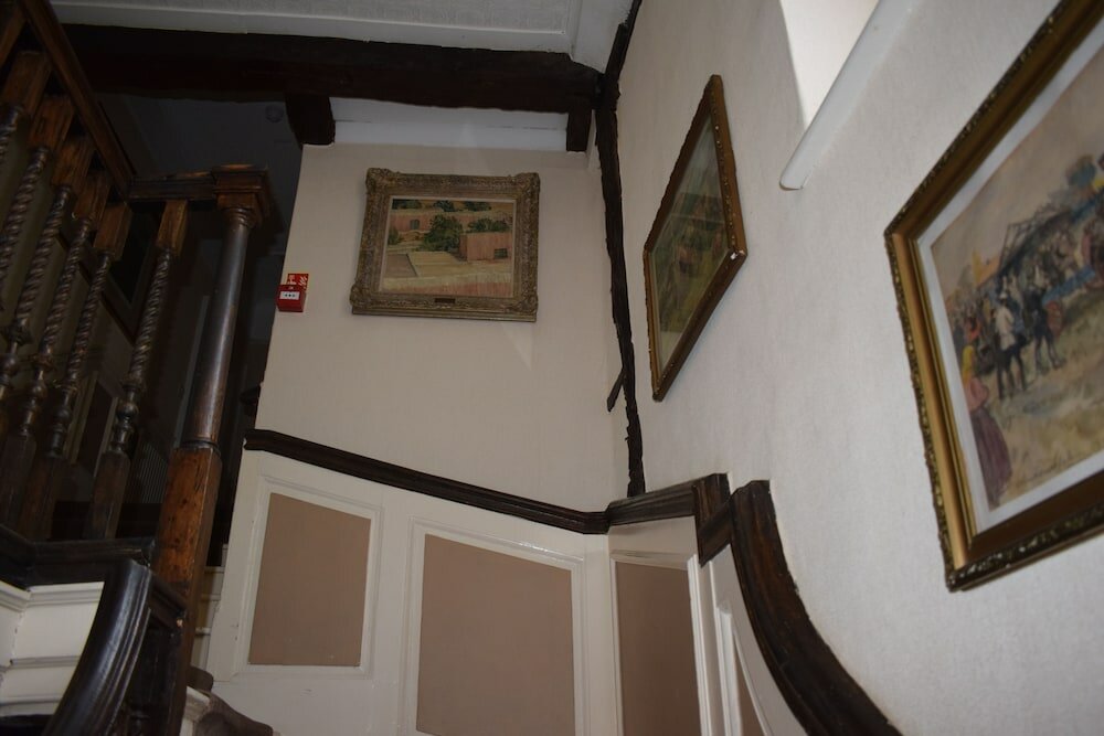 Фото Harmondsworth Hall Guest House Heathrow