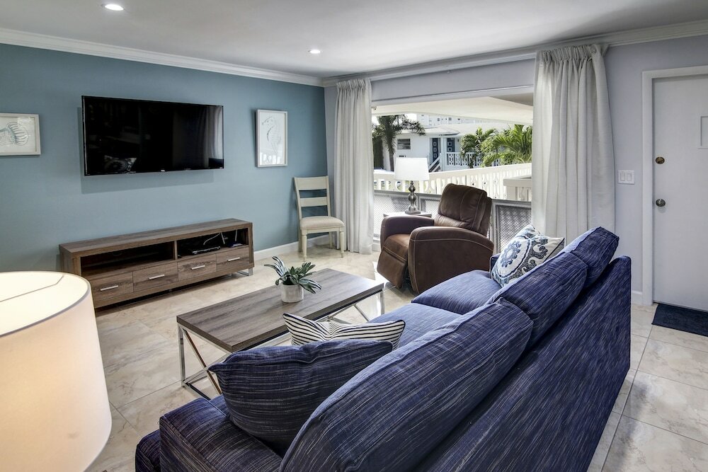 Фото May-Dee Suites