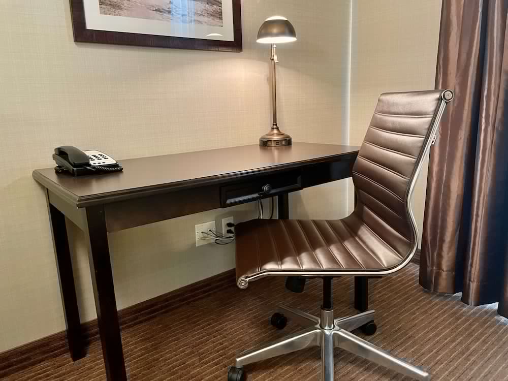 Фото Best Western Plus Okotoks Inn & Suites