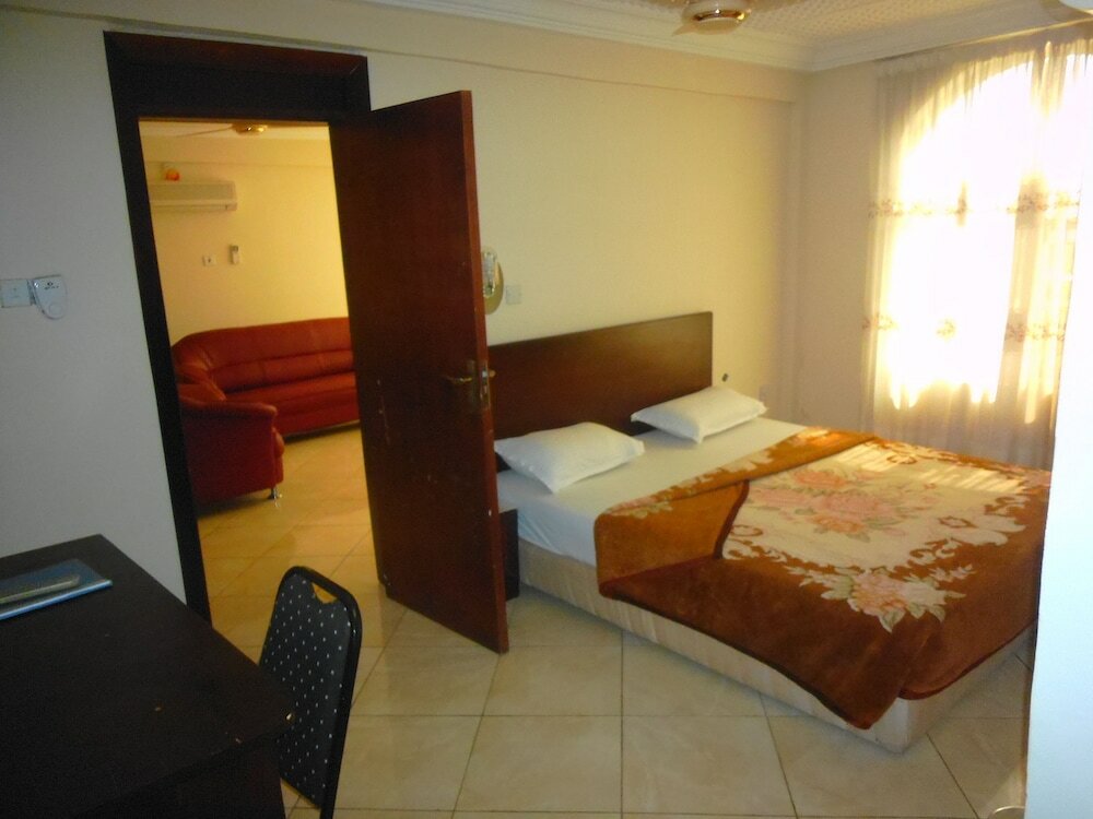 Фото Wadoma Royale Hotel