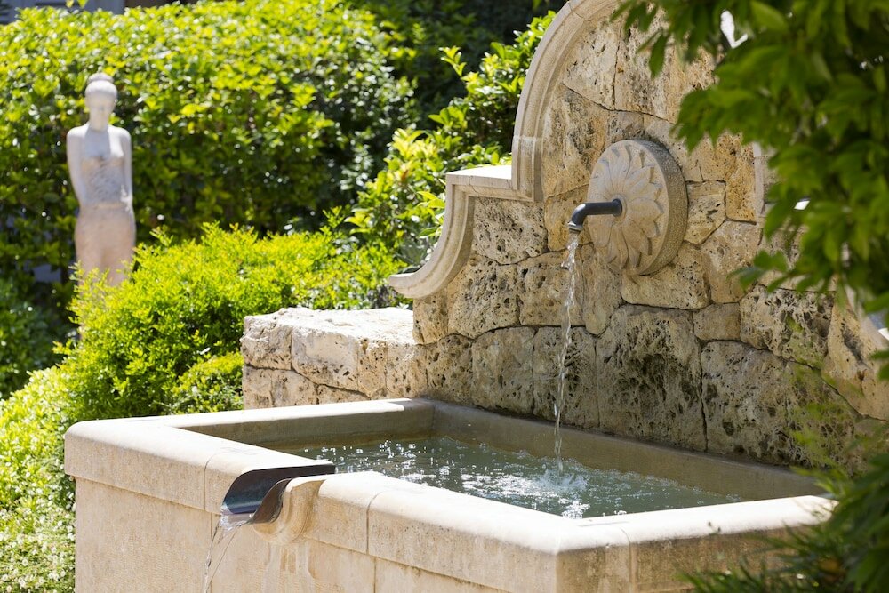 Фото La Bastide Saint Antoine