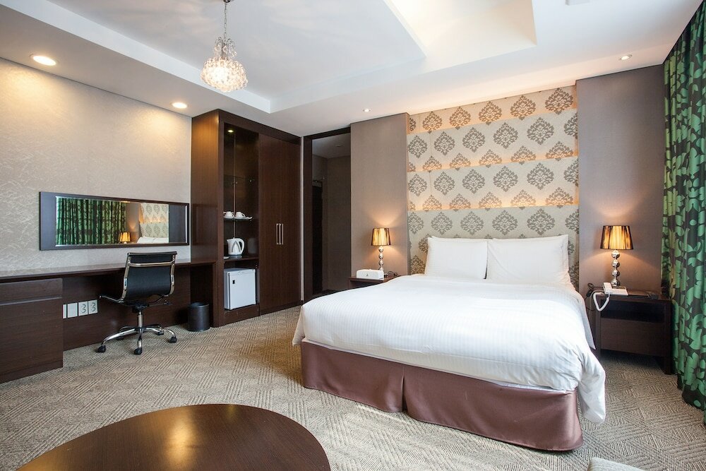 Фото Pharos Hotel