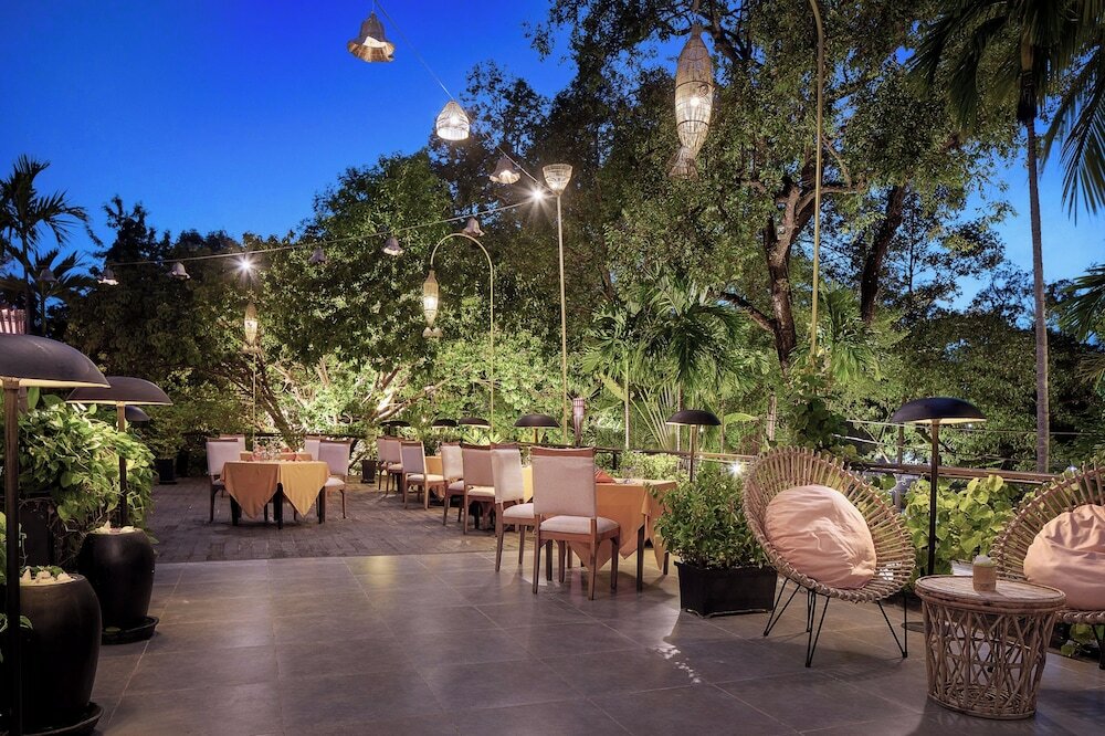 Фото Lynnaya Urban River Resort